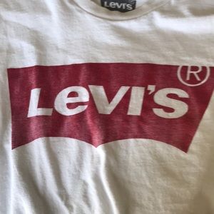Levi's Tops - Levi t-shirt!💕 Levi's Tops - Levi t-shirt!💕